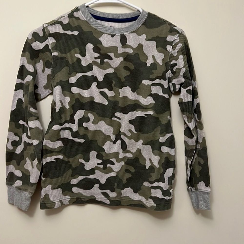 Lands End boys size 10/12 cotton green camouflage long sleeved shirt.